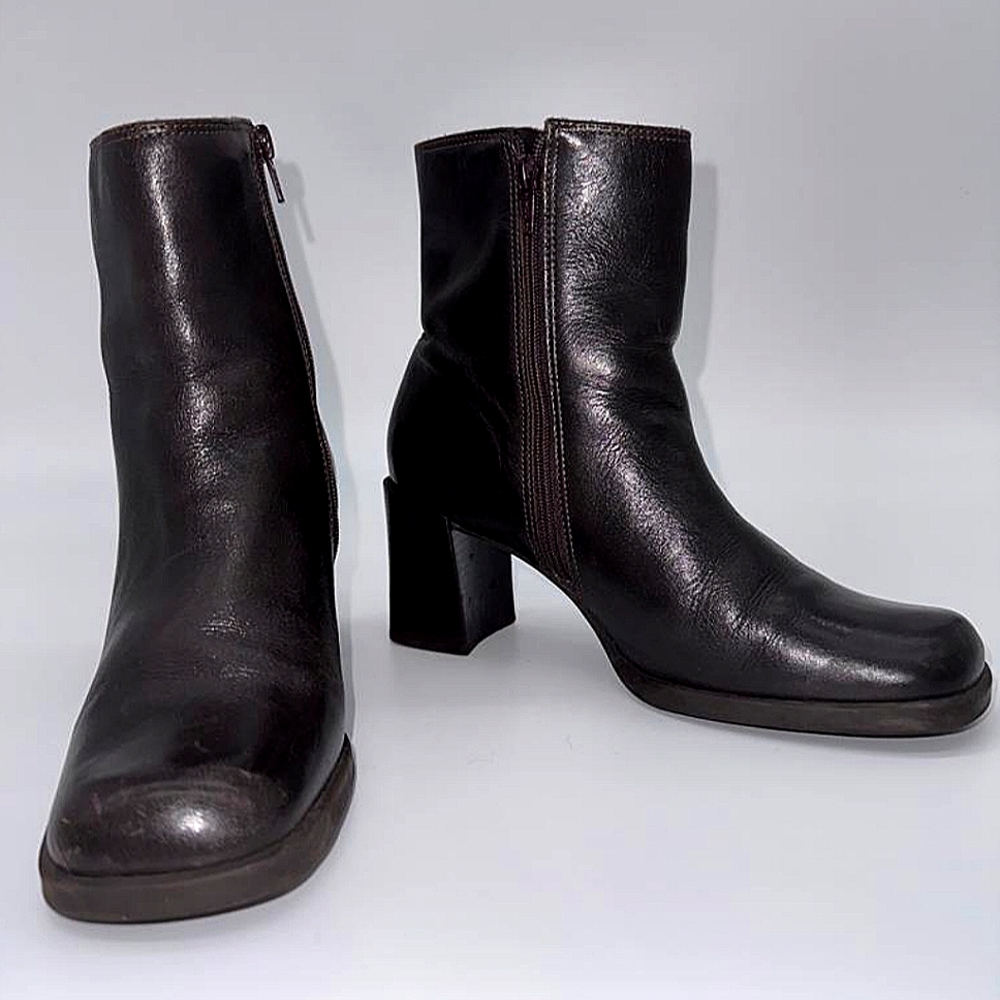 women’s dark brown boots